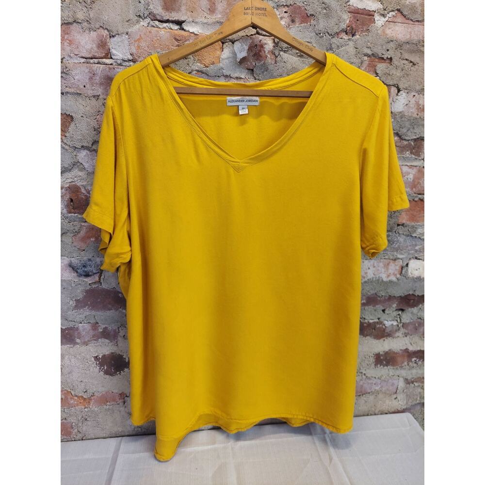 Alexander Jordan Womens Plus T-Shirt Size 2X Mustard Yellow V-Neck Short Sleeve